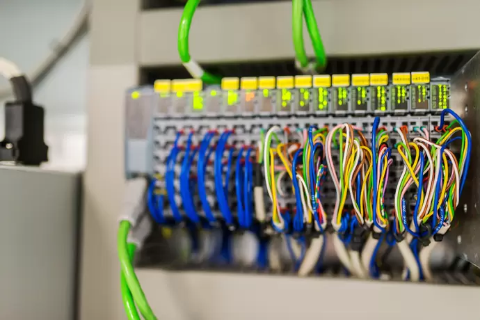 Detail eines UT99 Schaltschrank, welcher bei aktiven Ölnebelabscheidern zur Anwendung kommt.